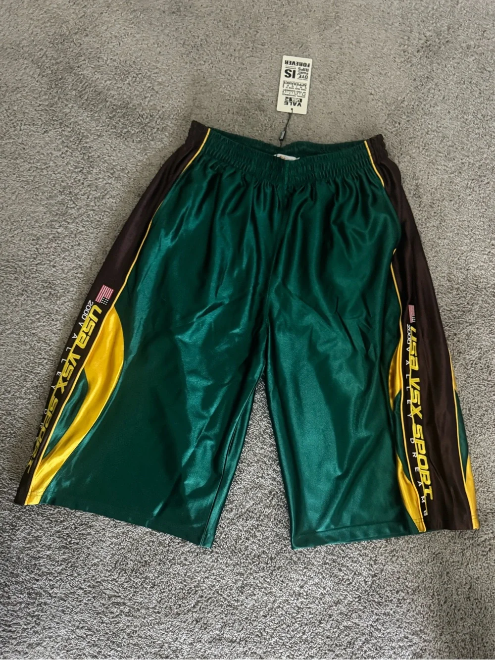 VALE Forever 3/4 Shorts